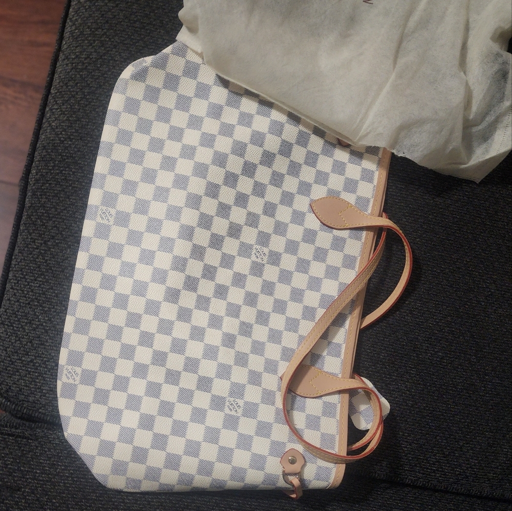 LV purse